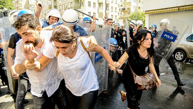 Protest gegen die Absetzung kurdischer Bürgermeister in drei türkischen Städten in Diyarbakır am 20. August 2019